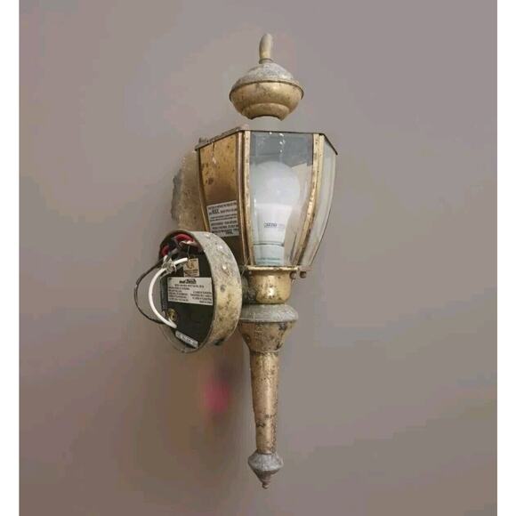 AGED BRASS Motion Outdoor Light Fixture Farmhouse Cottage Beachy Movie Set Prop - Picture 4 of 16